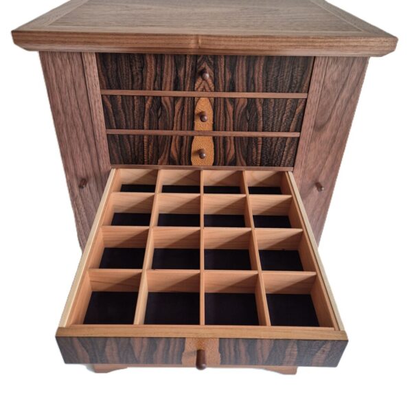 Jewellery case ian brodie 08